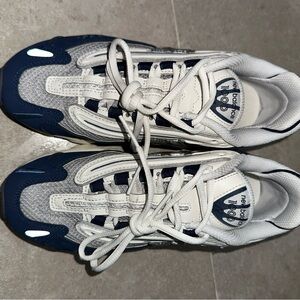 NEW BALANCE 1000 Size: M4 / W5.5 - D
Color: Navy with Sea Salt
